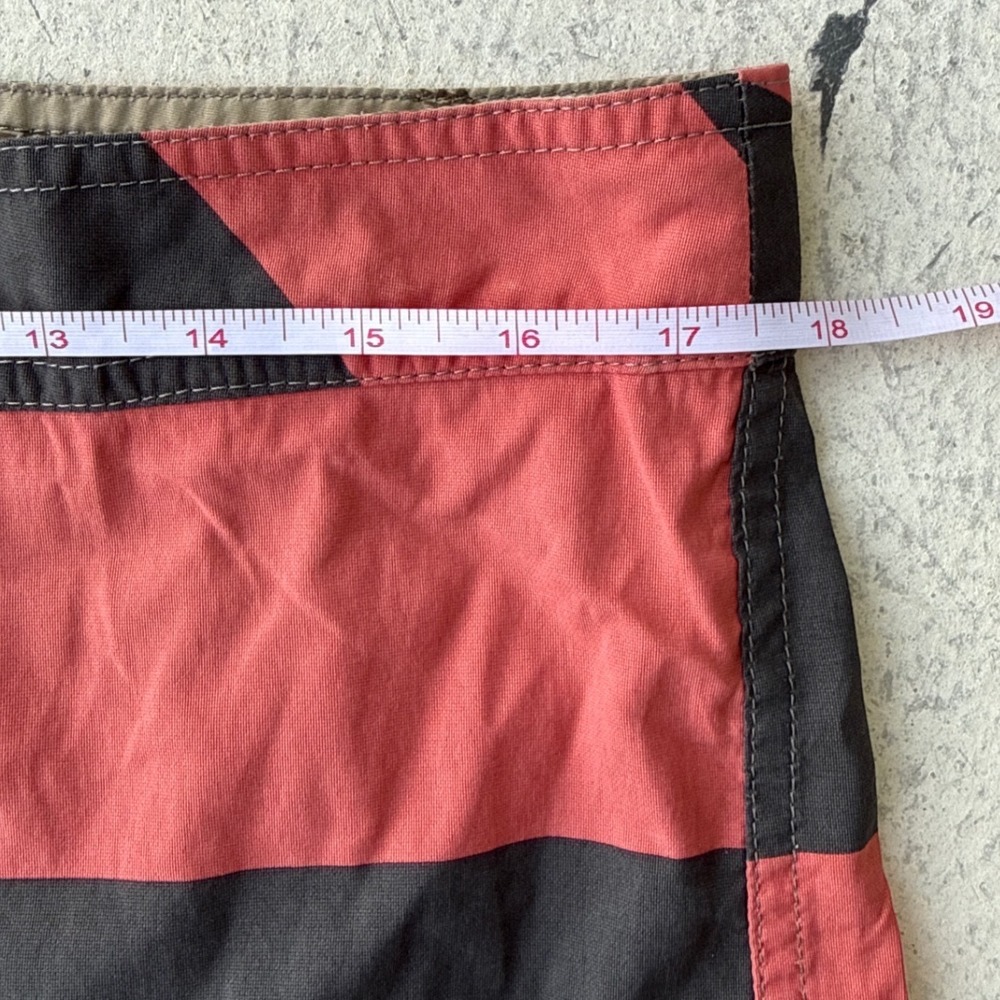 Patagonia Wavefarer Board Shorts Striped Sz 35 Surf Swim Trunks Gorpcore Outdoor - Picture 5 of 8